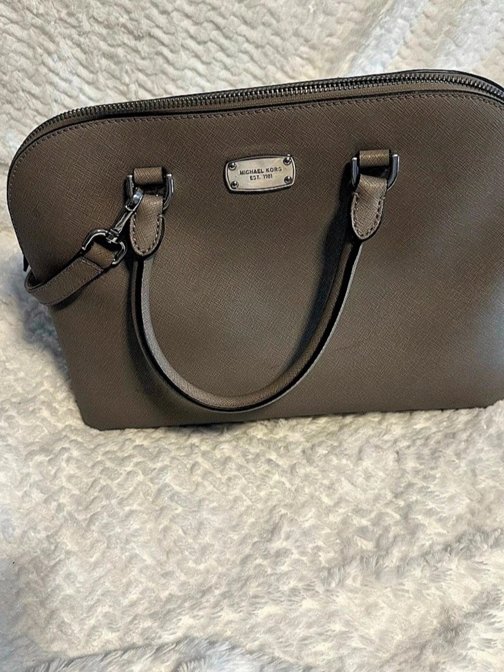 Michael Kors Jet Set Travel Saffiano Leather Medium Dome Satchel Medium Dome